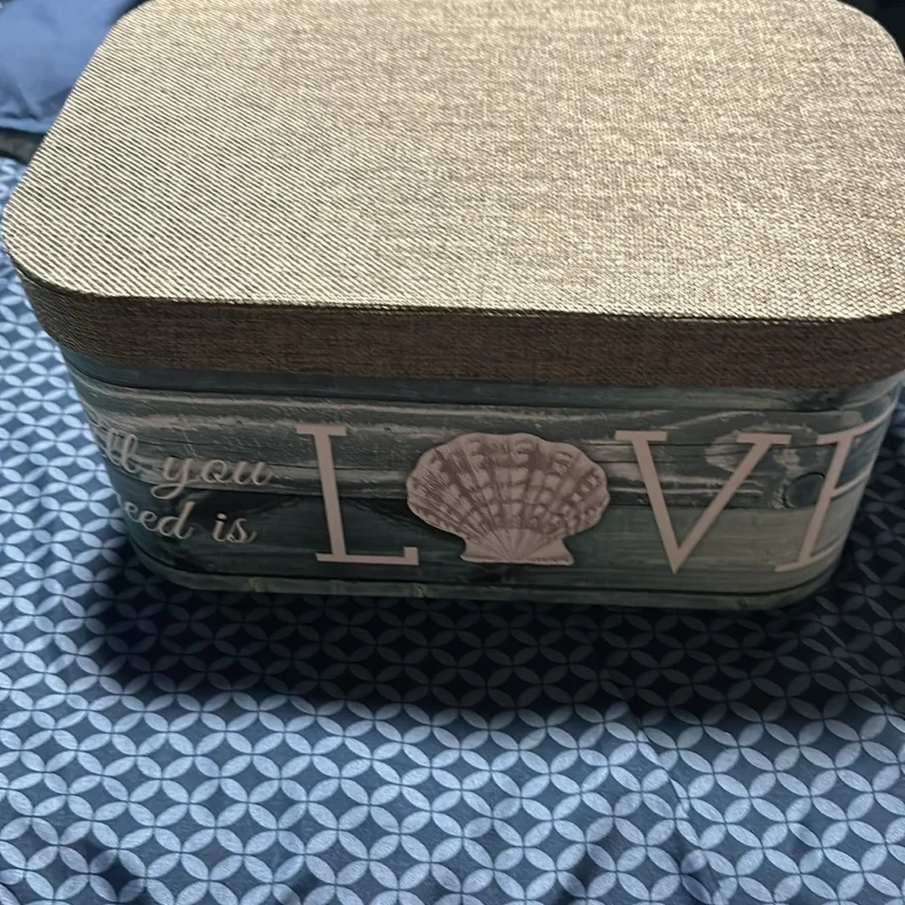 Seashell Container - Picture 2 of 4